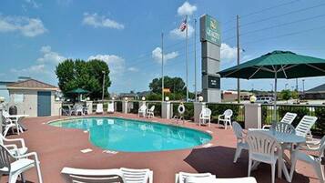 حمّام سباحة خارجي موسمي