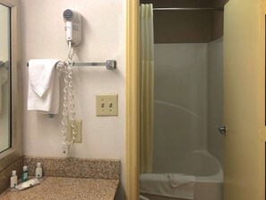 Zimmer, 1 King-Bett, barrierefrei, Nichtraucher | Badezimmer