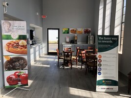 Café da manhã com buffet grátis todos os dias