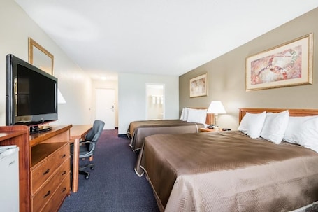 Escritorio, cortinas blackout, wifi gratis y ropa de cama