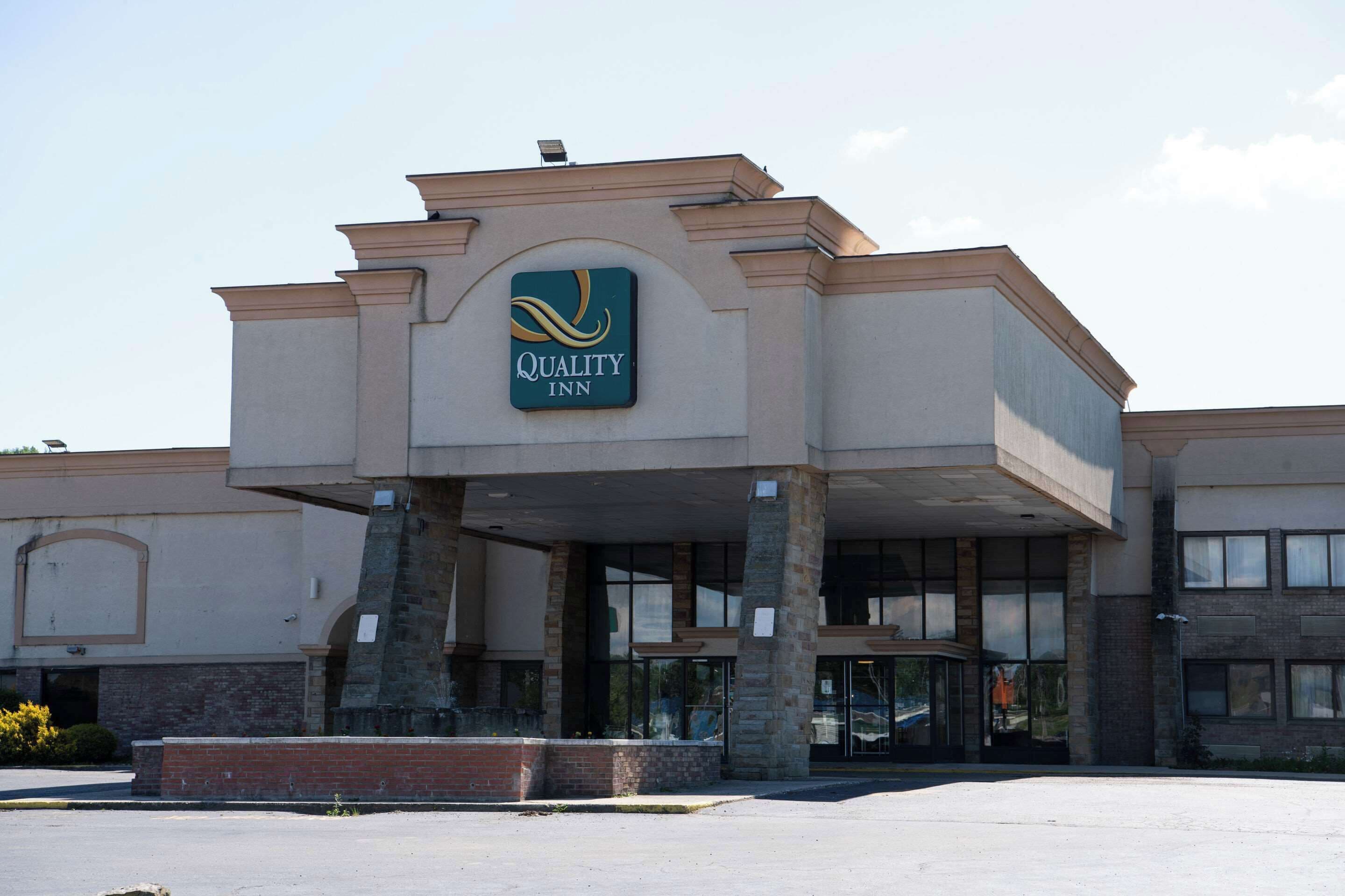 A building with a sign reading "Quality Inn".