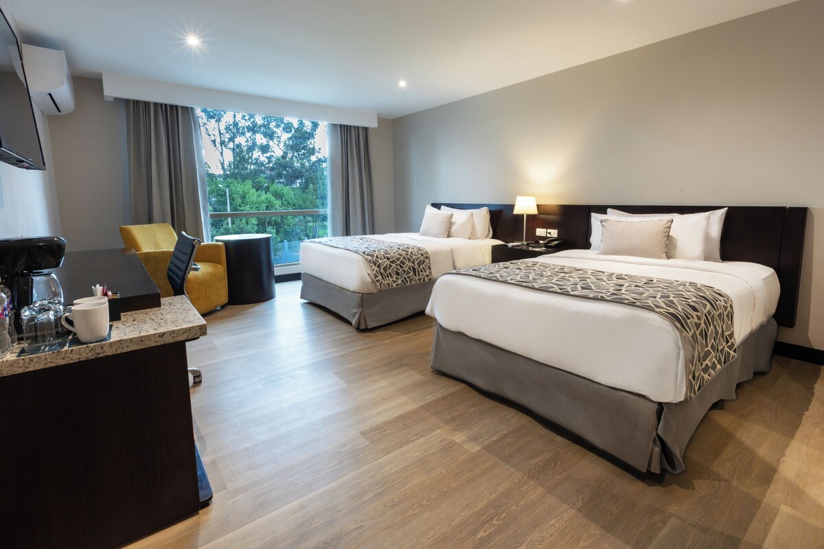 Habitación Deluxe con 2 camas individuales | Ropa de cama de alta calidad, edredones de plumas, caja fuerte