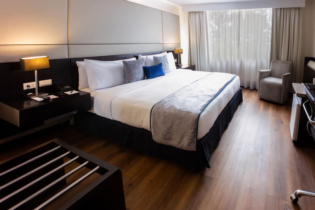 deluxe room, 1 king bed | premium bedding, down duvets, in-room safe, desk