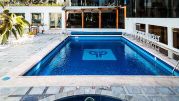 Outdoor pool, pool umbrellas, sun loungers