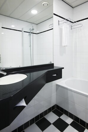 Combined shower/bathtub, deep-soaking bathtub, eco-friendly toiletries