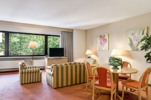 Premium bedding, minibar, in-room safe, desk