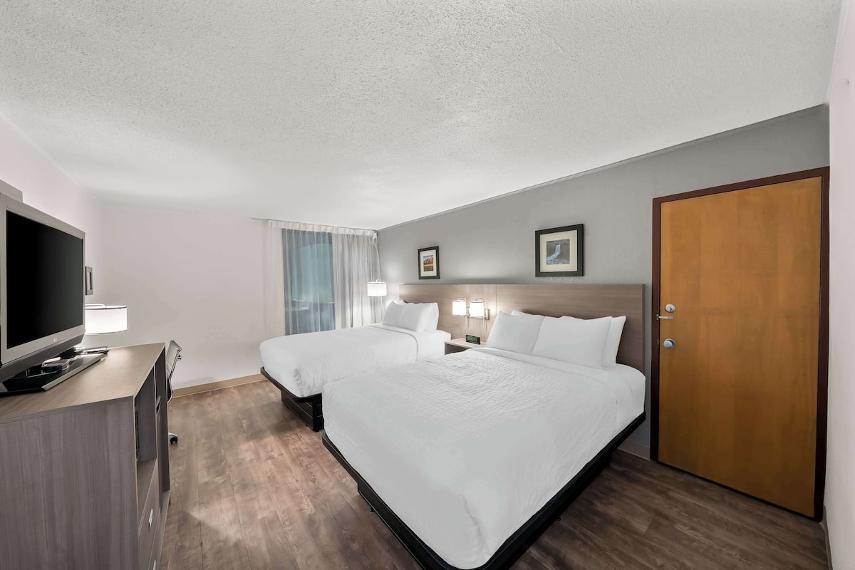 Room, 2 Double Beds, Non Smoking | Desk, laptop workspace, free WiFi, bed sheets