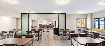 Days Inn & Suites by Wyndham Mesa Near Phoenix