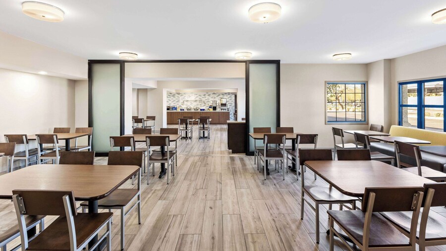 Days Inn & Suites by Wyndham Mesa Near Phoenix