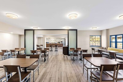 Days Inn & Suites by Wyndham Mesa Near Phoenix