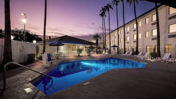 Outdoor pool, sun loungers