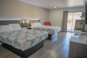 Standard Room, 2 Queen Beds, Non Smoking, Refrigerator & Microwave | Desk, laptop workspace, iron/ironing board, free WiFi - Motel 6 Soledad, CA (Soledad)