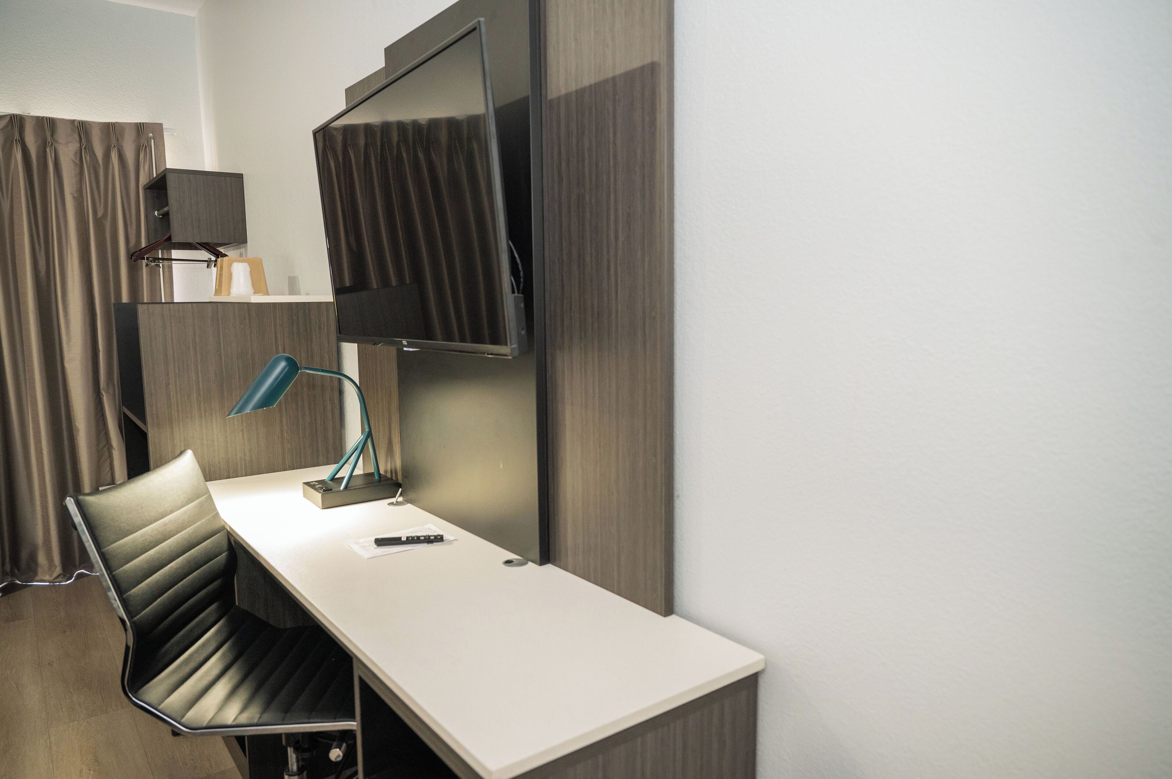 Desk, laptop workspace, iron/ironing board, free WiFi