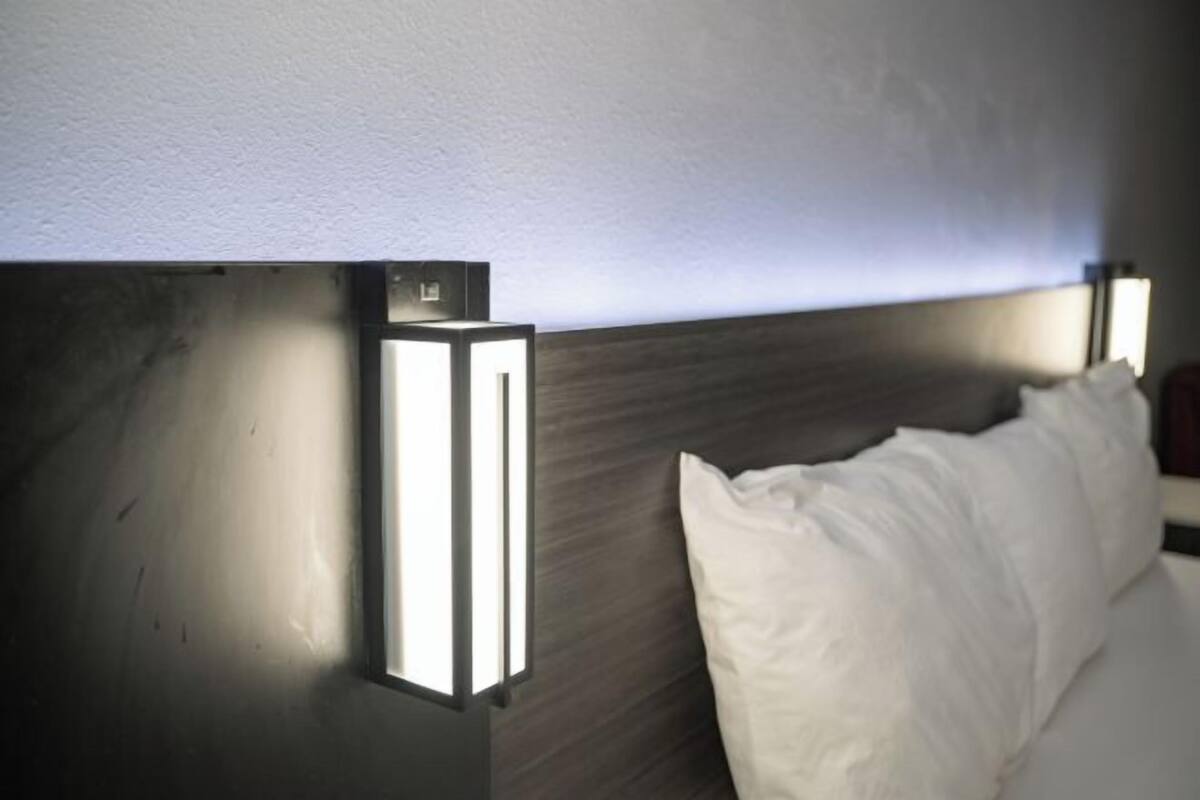 Desk, laptop workspace, iron/ironing board, free WiFi