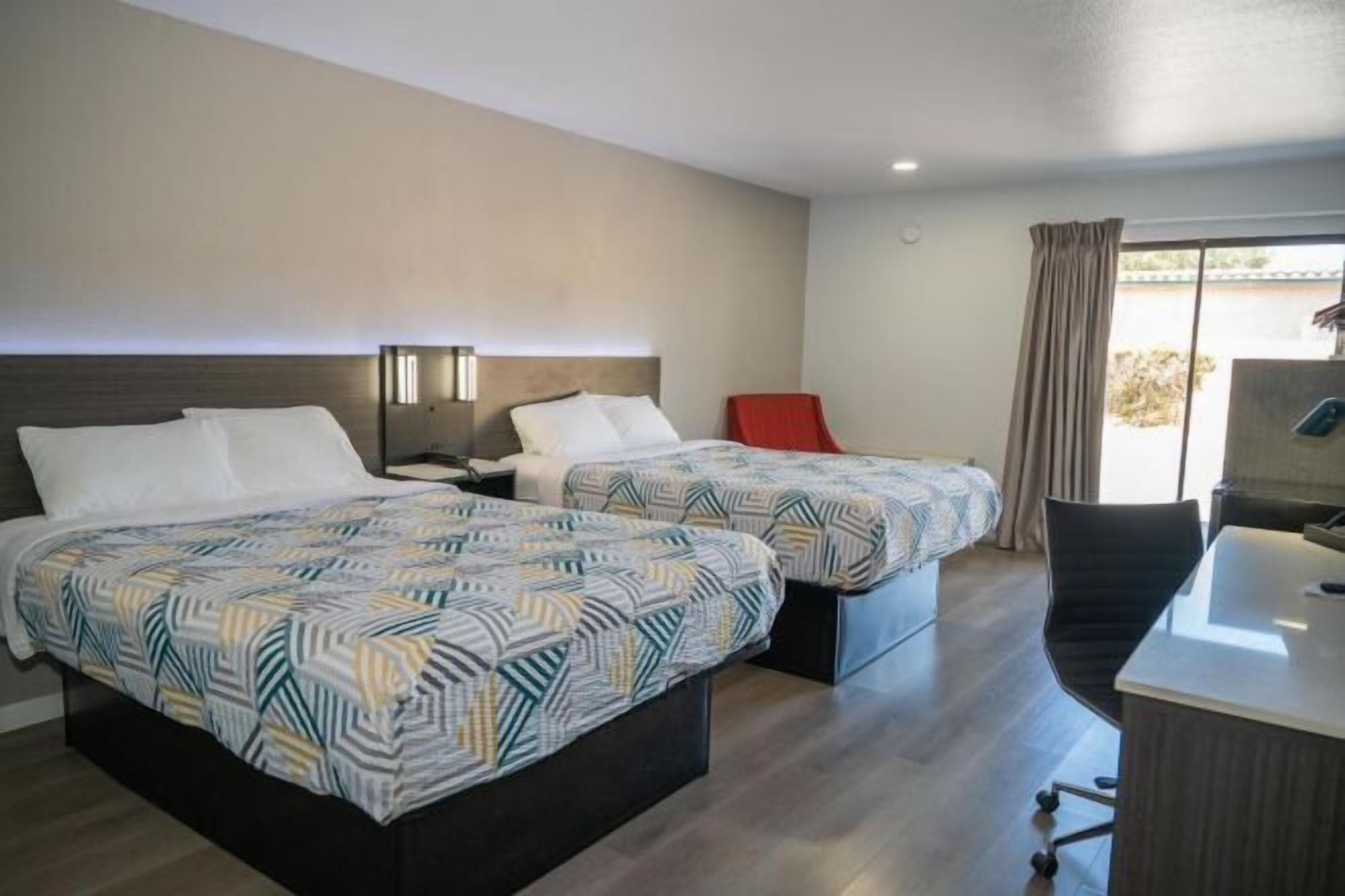 Desk, laptop workspace, iron/ironing board, free WiFi