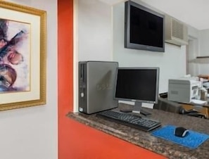 Business center - Travelodge by Wyndham Klamath Falls (Klamath Falls)