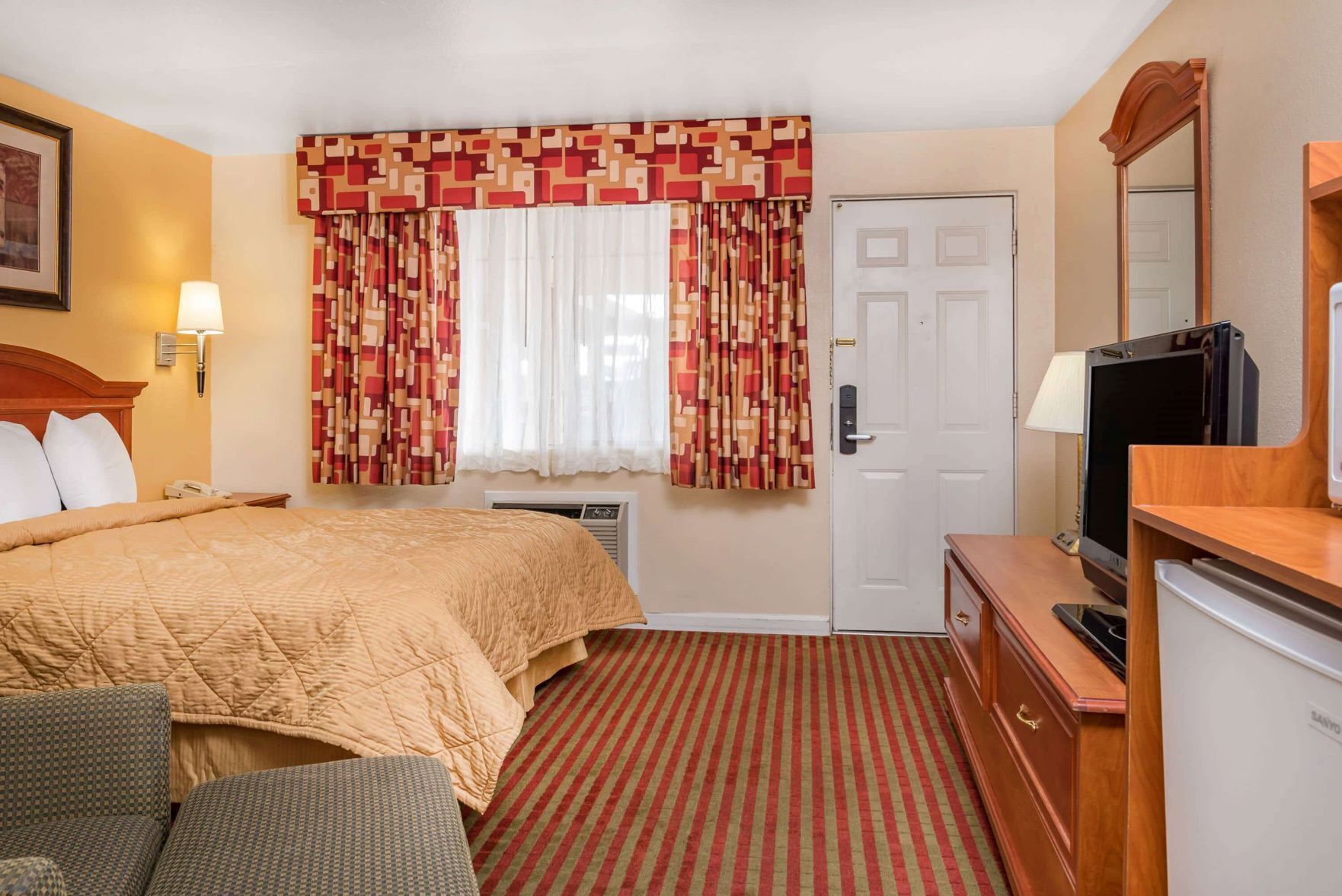 Iron/ironing board, free WiFi, bed sheets