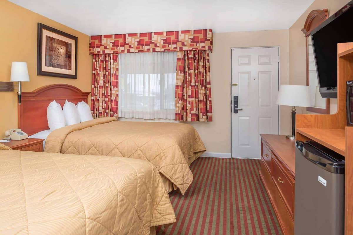 Iron/ironing board, free WiFi, bed sheets