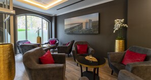 Coin salon dans le hall