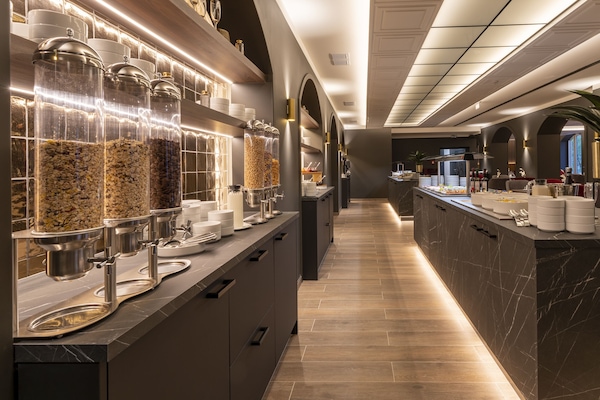 Daily buffet breakfast (EUR 19 per person)