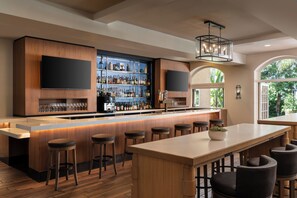 Bar (trong khuôn viên)