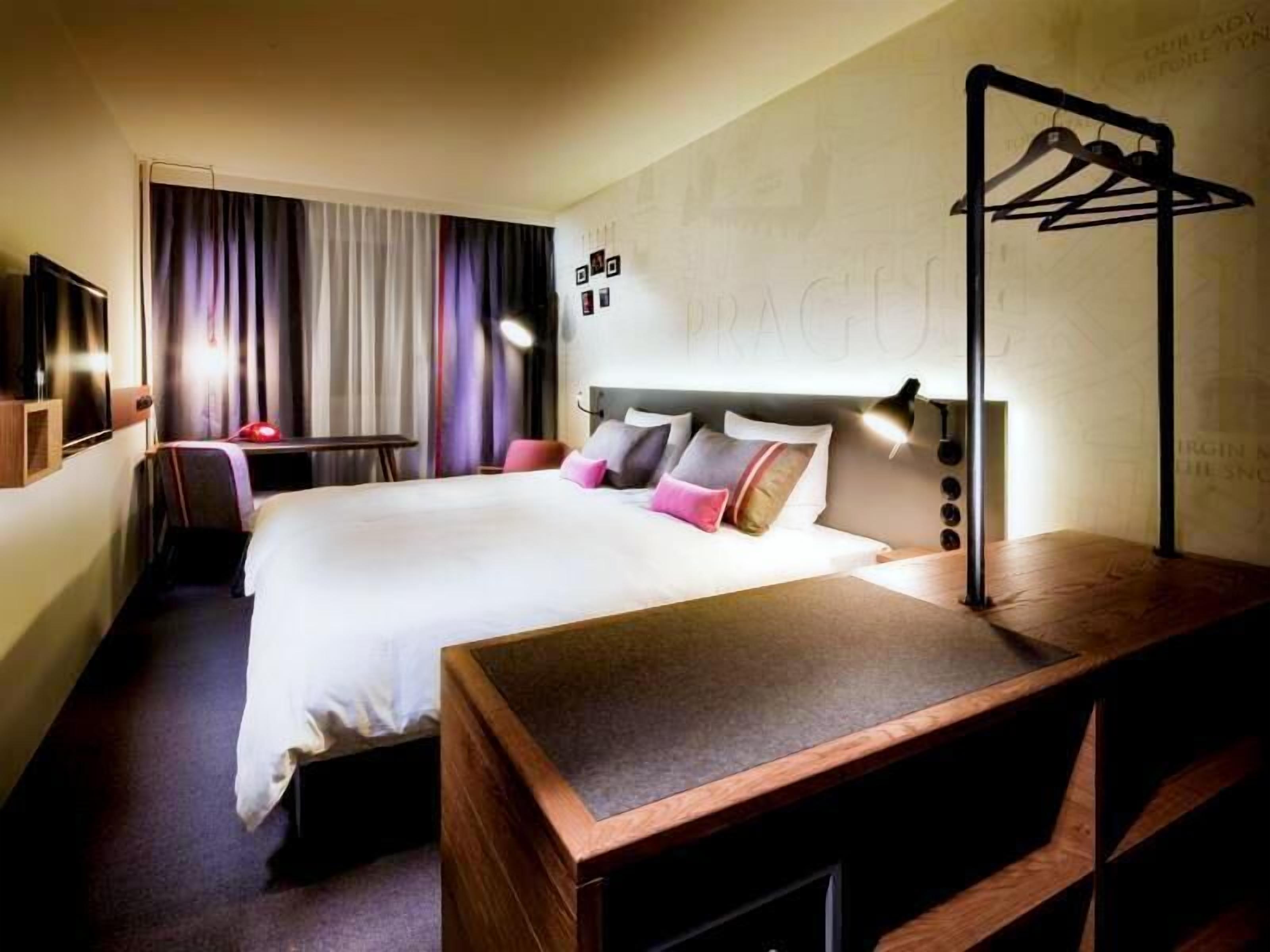 Luxe beddengoed, een minibar, een kluis op de kamer