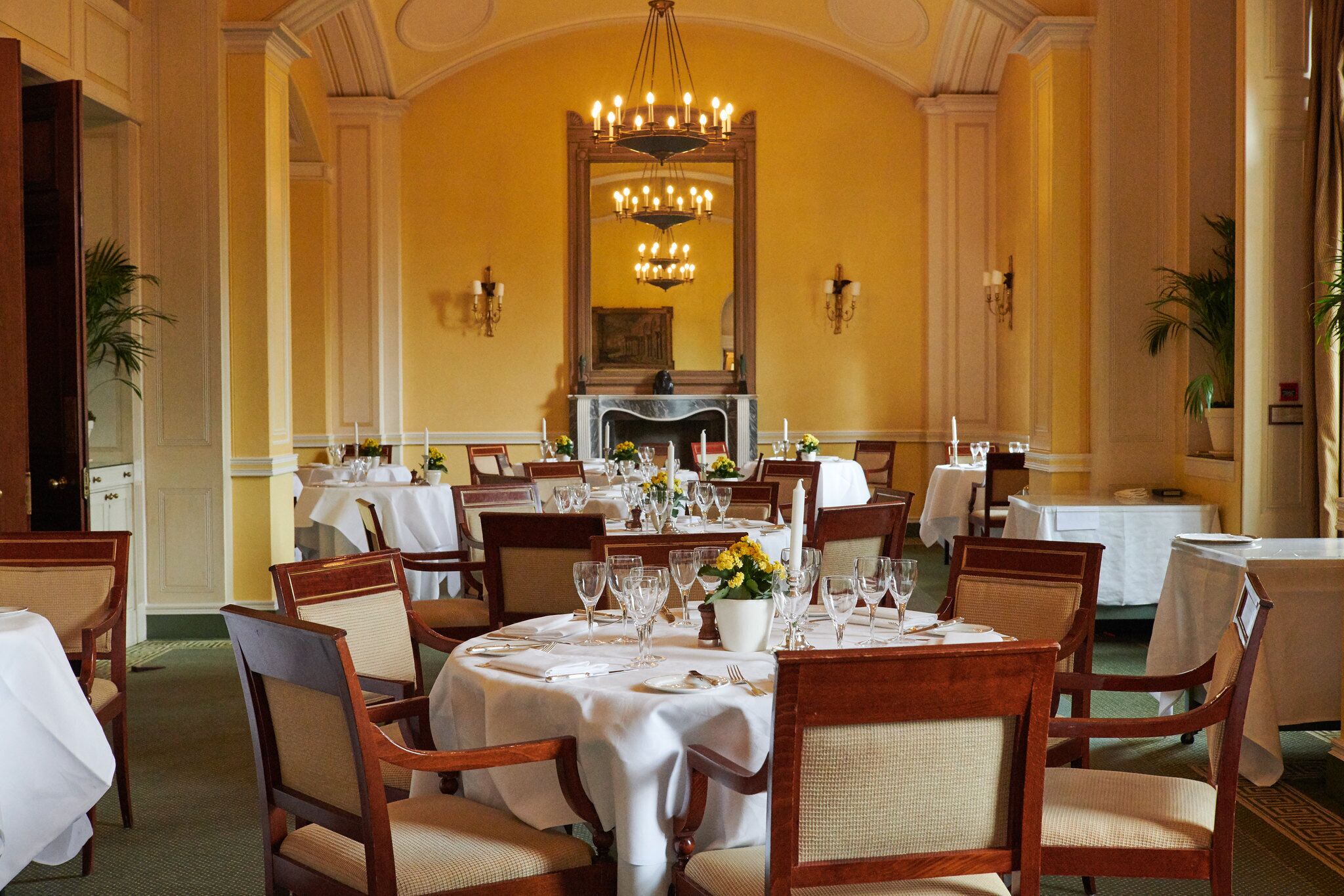 breakfast, lunch and dinner served