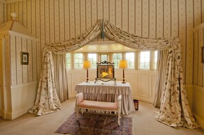 Chambre Royale (Four Poster) | Literie de qualité supérieure, coffres-forts dans les chambres, bureau