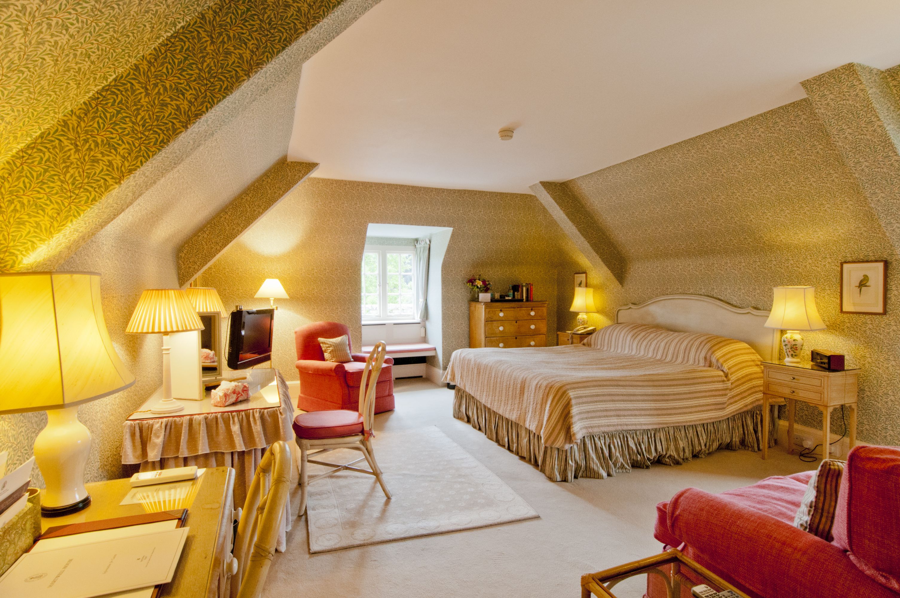 premium bedding, in-room safe, desk, soundproofing