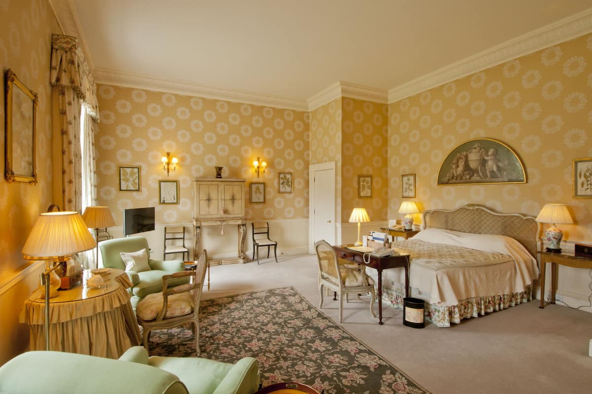 premium bedding, in-room safe, desk, soundproofing