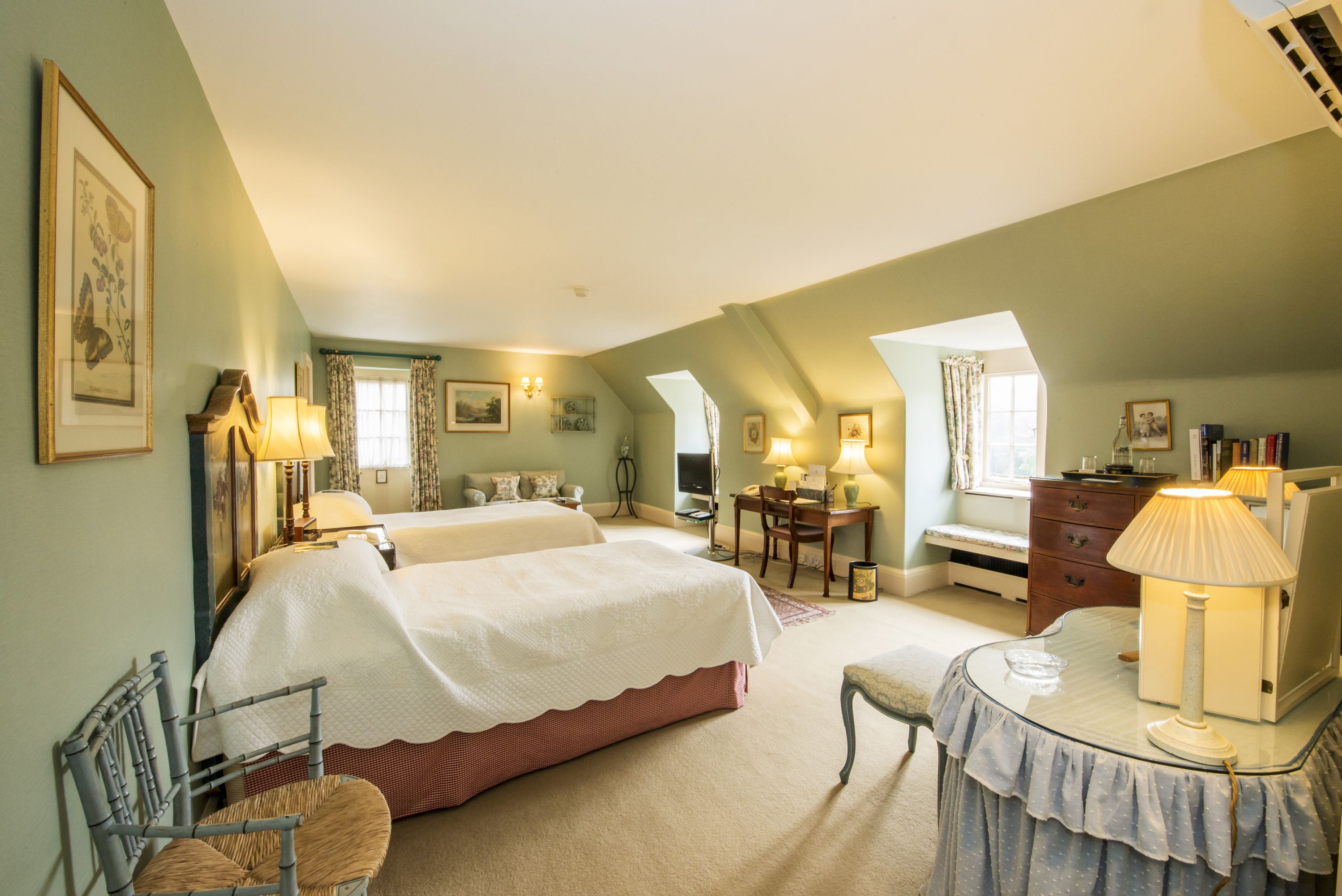 twin room | premium bedding, in-room safe, desk, soundproofing