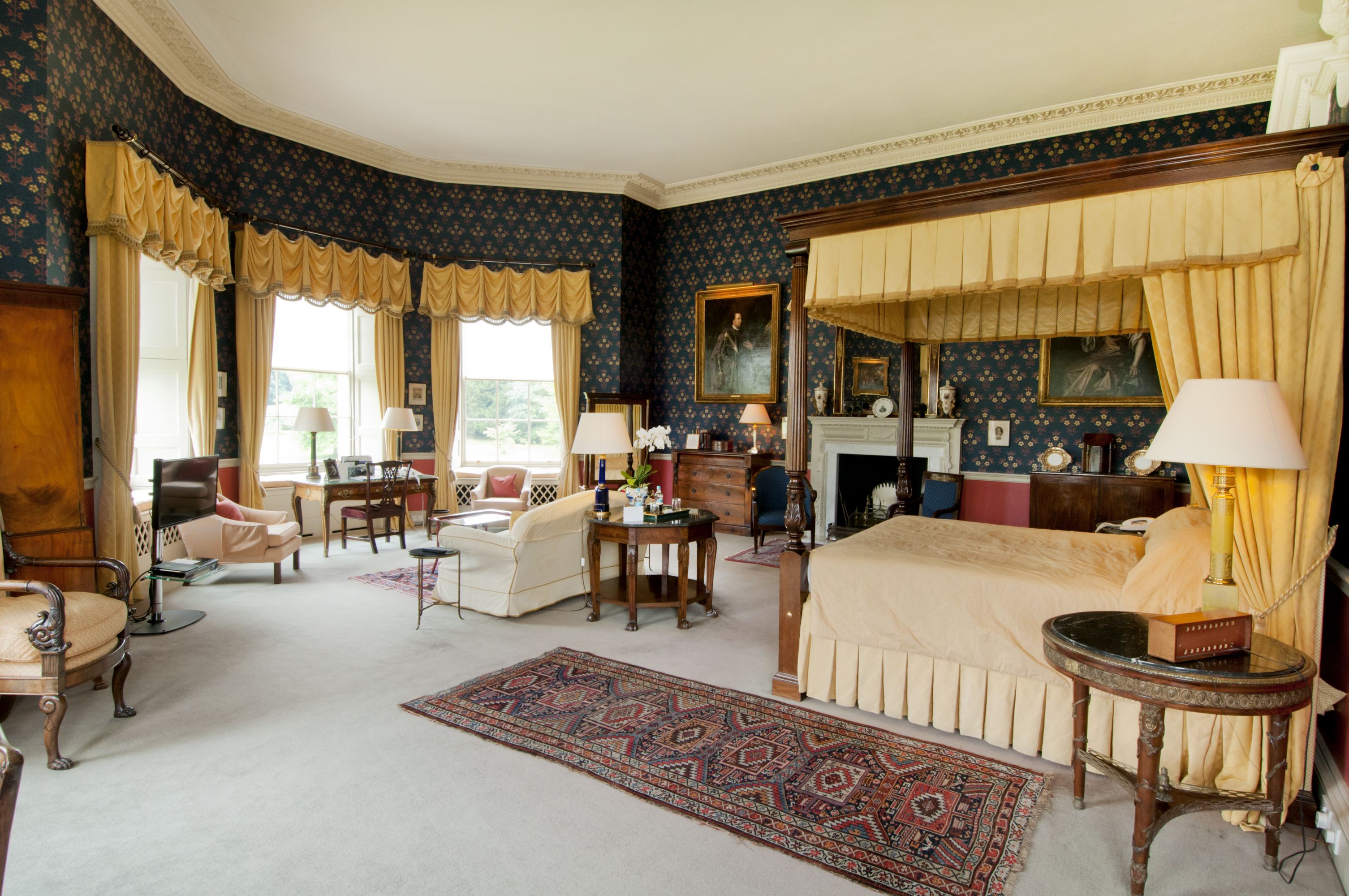 executive room | premium bedding, in-room safe, desk, soundproofing