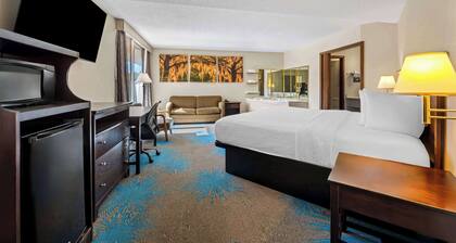 Days Inn by Wyndham Dubuque