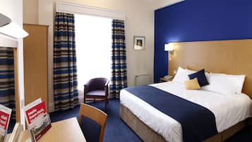 Hypo-allergenic bedding, free WiFi, bed sheets
