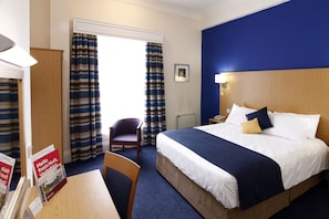 Hypo-allergenic bedding, free WiFi, bed sheets