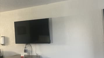 32-inch LED TV with cable channels, TV