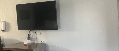 32-inch LED TV with cable channels, TV