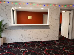 Reception - Econo Lodge Calhoun South (Calhoun)