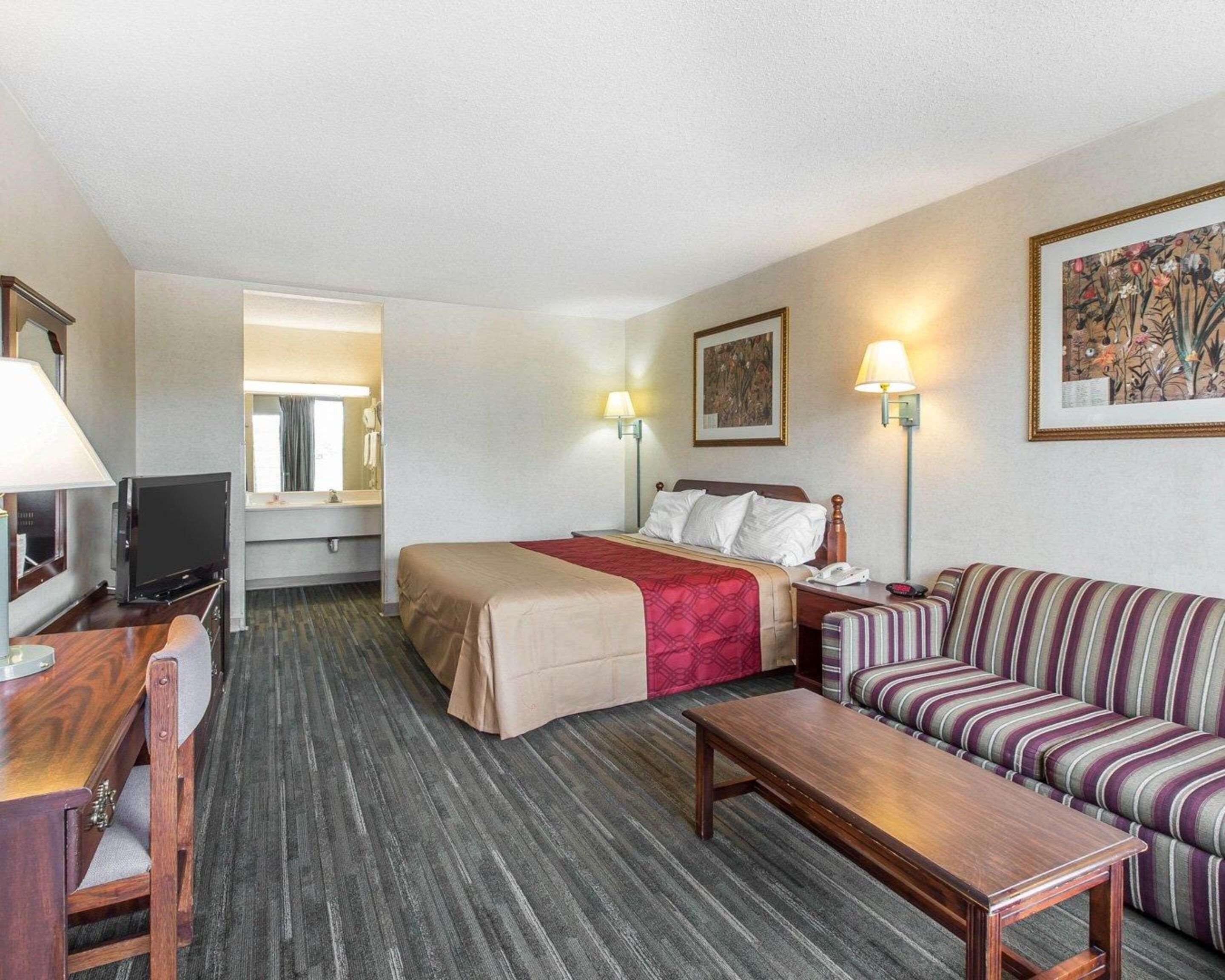 Premium bedding, pillowtop beds, iron/ironing board, free WiFi
