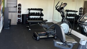 A gym with treadmills, dumbbells, and a mirrored wall. - Clarion Pointe (Dublin)