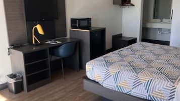 Luxe beddengoed, een bureau, gratis wifi, beddengoed