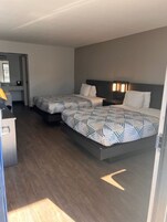 高档床上用品、办公桌、免费 WiFi、床单