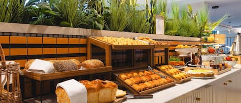 Frukostbuffé varje dag (EUR 19 per person)