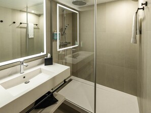 Eco-friendly toiletries, hair dryer, towels, soap - Novotel Paris Suresnes Longchamp (Suresnes)