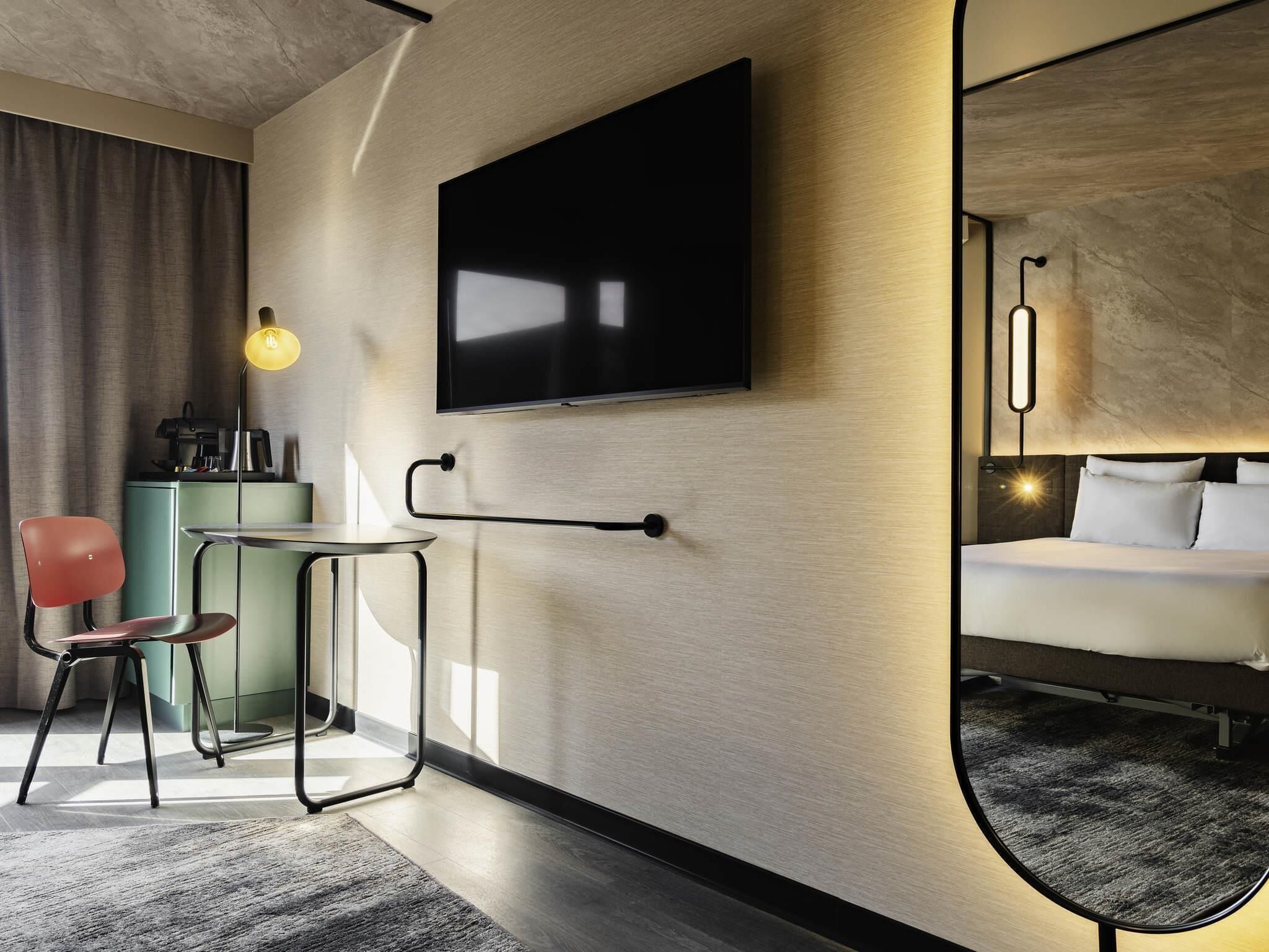 Premium bedding, in-room safe, desk, laptop workspace