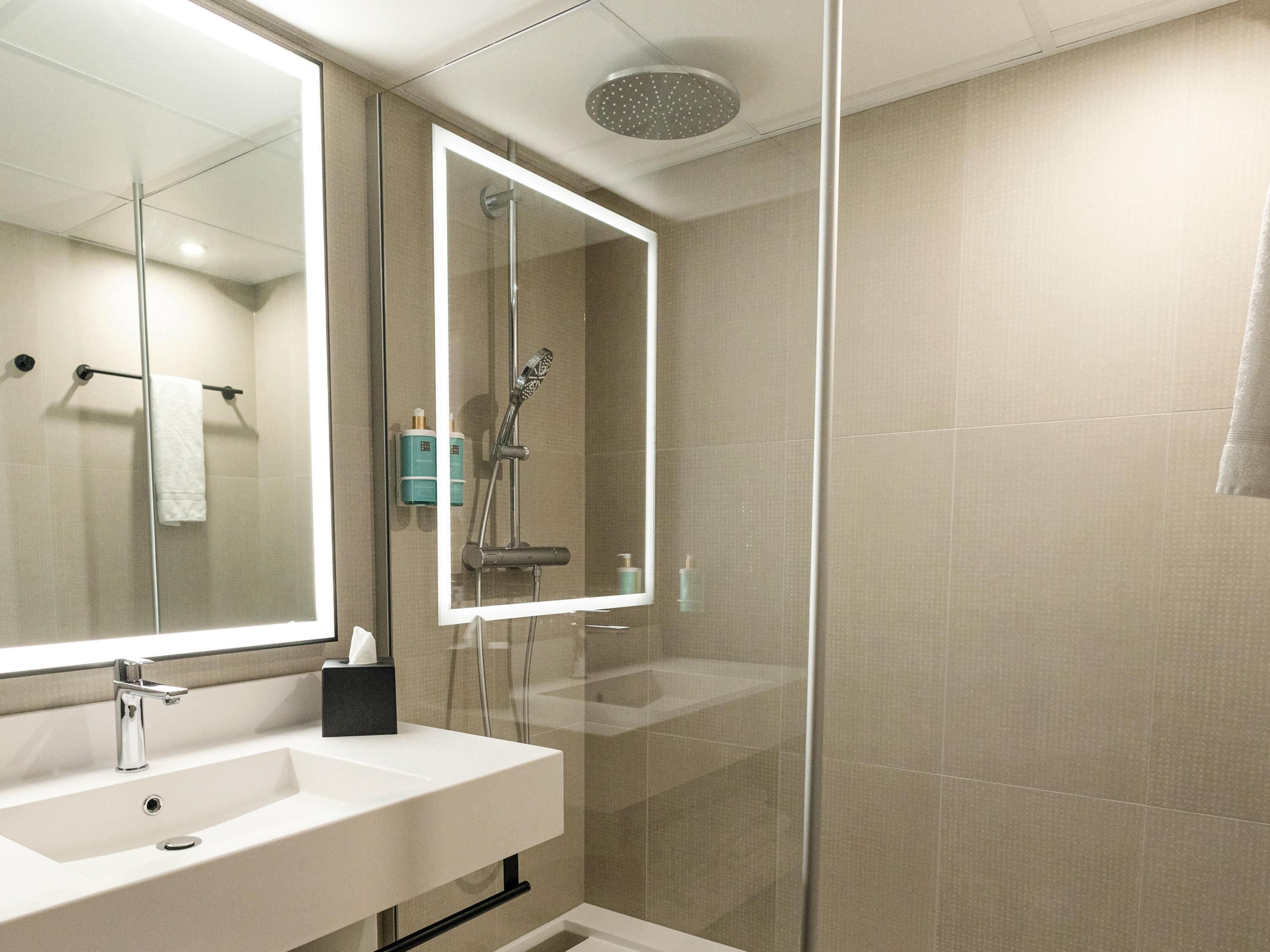 superior room, 1 double bed | premium bedding, in-room safe, desk, laptop workspace