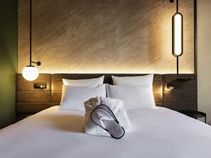 Roupas de cama premium, cofres nos quartos, escrivaninha