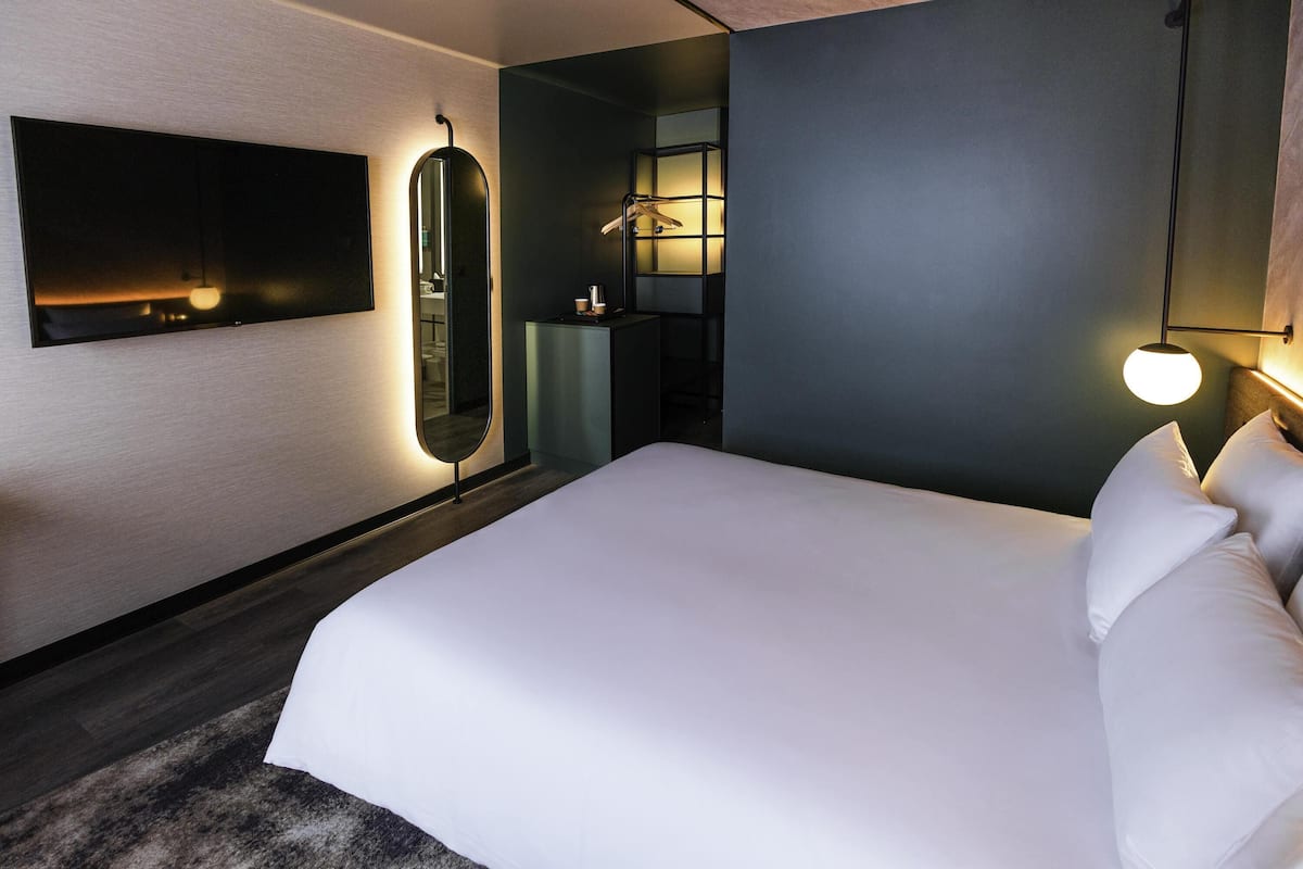 Sengetøy av topp kvalitet, safe på rommet og skrivebord