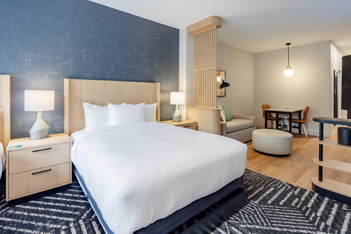 Studio Suite (2 Queen Beds & 1 Double Sofa Bed) | 1 bedroom, desk, laptop workspace, blackout drapes