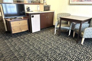Junior Suite, 1 King Bed | 1 bedroom, desk, laptop workspace, blackout drapes